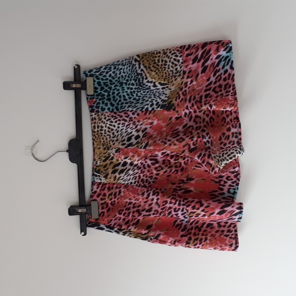 Just B animal print flowy shorts - Picture 2 of 4